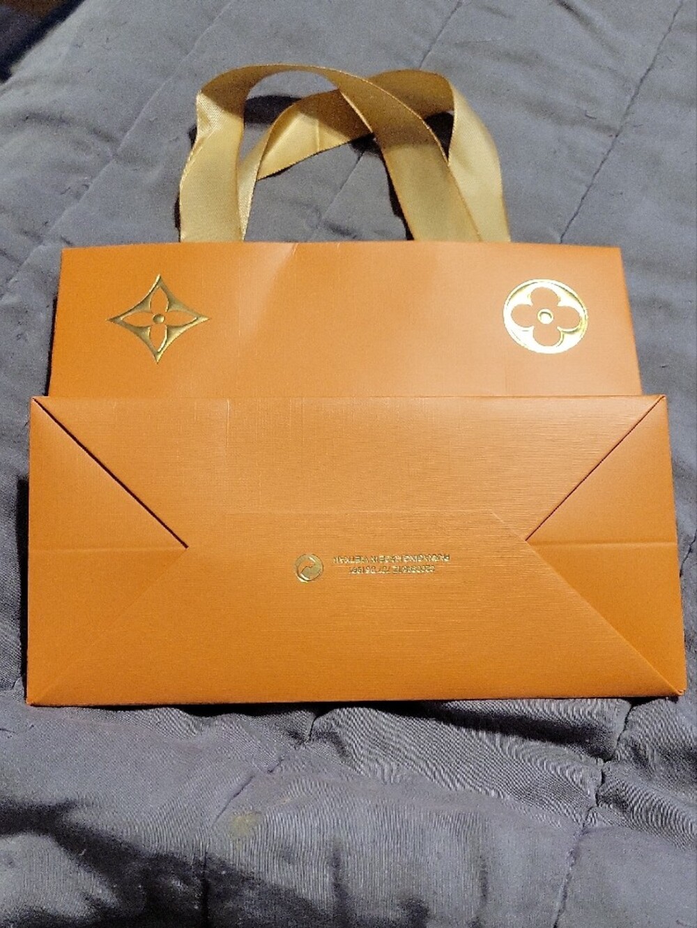 Louis Vuitton NWOT! Orange Gift Bag with Gold Accents - Picture 4 of 6